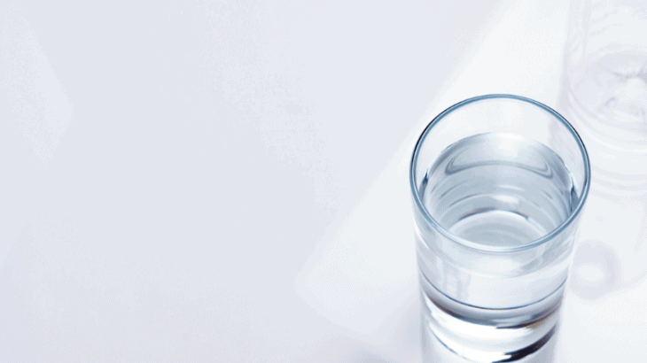 Aliment sous la loupe: pas nécessaire, l'eau alcaline
