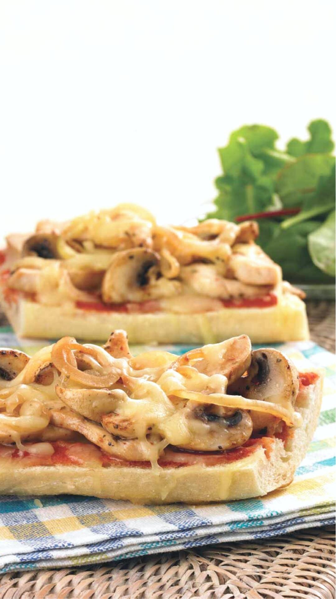 Pizza poulet-champignon sur petit pain