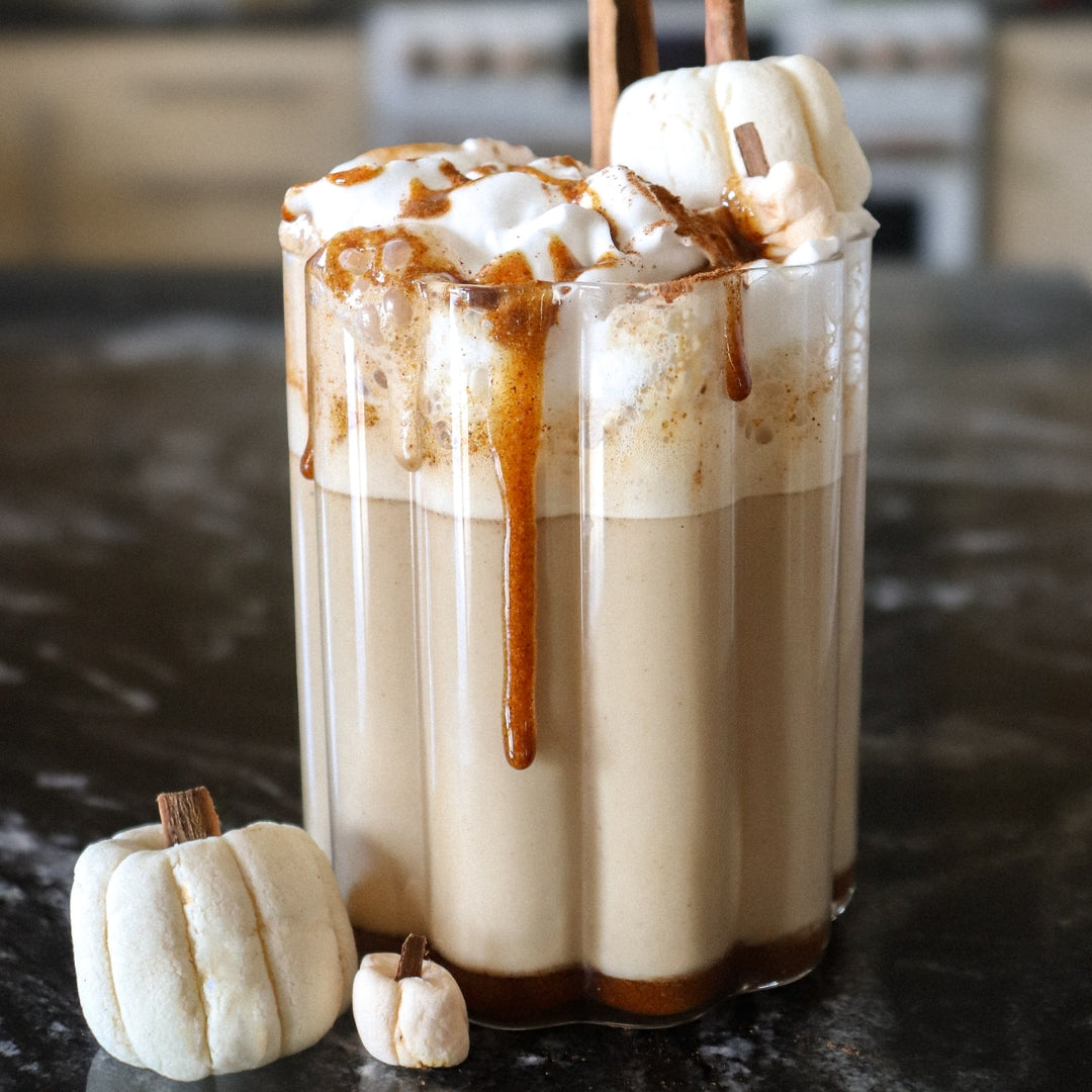 latté à la citrouille épicée et guimauves en forme de citrouilles