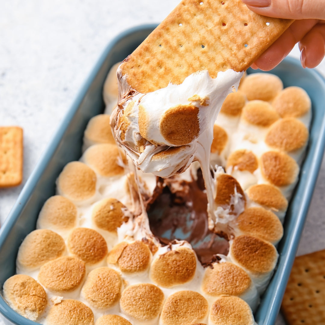 trempette s'mores dans une casserole au four